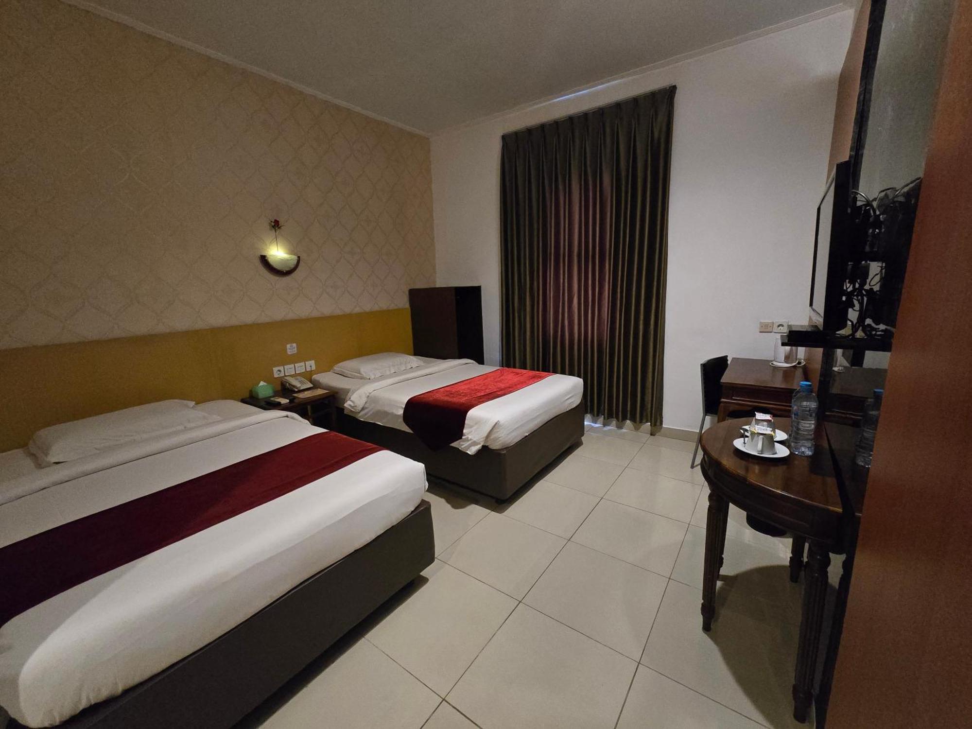 Marilyn Hotel Serpong Bagian luar foto