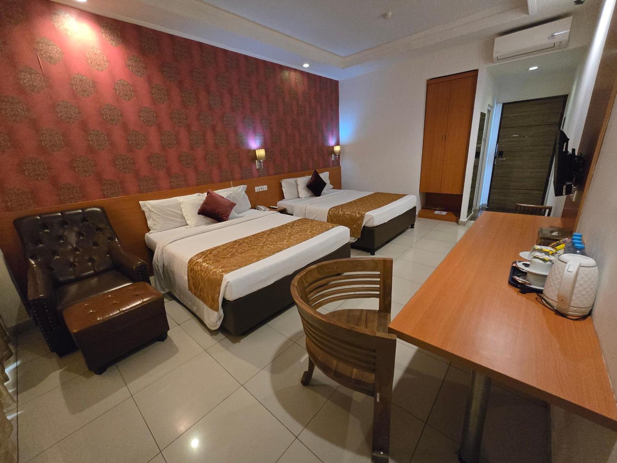 Marilyn Hotel Serpong Bagian luar foto